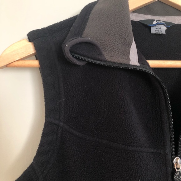 MEC Women’s Fleece Full Zip Vest in Black - Picture 3 of 3